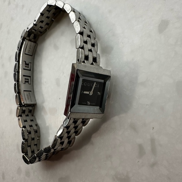 Gucci Diamond Watch Unisex - Picture 2 of 7